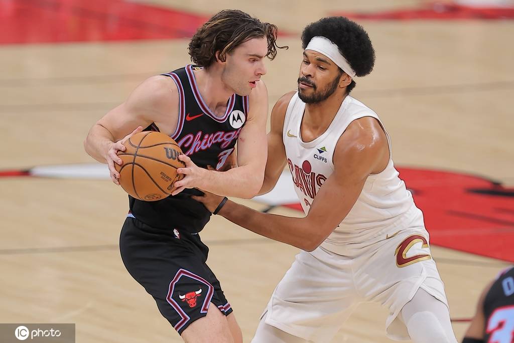 吉迪23+11+11米切尔空砍32分 公牛胜骑士